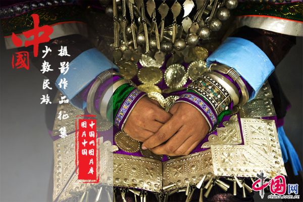 少数民族根据自己民族，本身的特性以及所在地域的不同，各个民族都有着独具特色的习俗、生活环境、食物等等，这些组成了中华民族庞大的、多彩的民族体系。