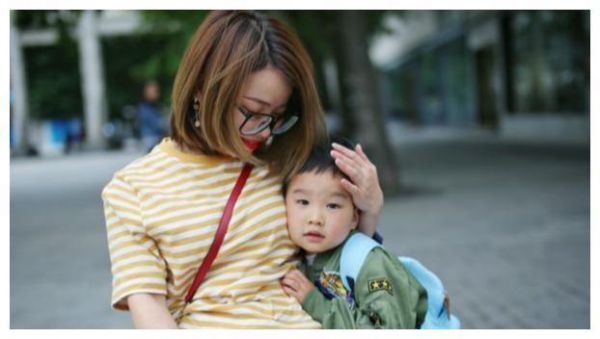 父母的“过度保护”正在破坏孩子的幸福，孩子们要的不是这样的爱