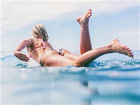 逐浪冒险的女孩儿 拍出激情与青春的美感
