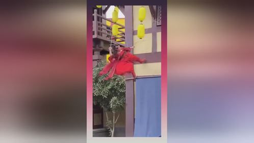 兄弟们了解群演的实力吗？摔过来摔过去，只要有口气就能活着了！