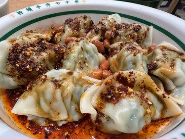 一碗热腾腾的鲜美饺子