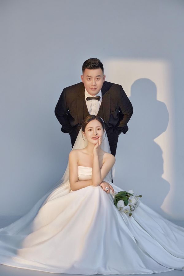 #我们结婚啦 喜+喜=囍 新郎:卢 强新娘：付晶晶 两姓联姻 一堂缔约 良缘永结 匹配同称 有生之年 欣喜相逢 敬备佳筵 以谢良友 静候客至 情谊永衔 ⏰时间:2023.01.12 农历：腊月二十一 地址：彩虹湖-苏泉雅宴酒店（济南市历城区孙村街道春晖路6666号） 电话:15795680344  | 我们要结婚啦  | 一屋 两人  | 三餐 四季❄ 诚挚敬邀共鉴浪漫之约