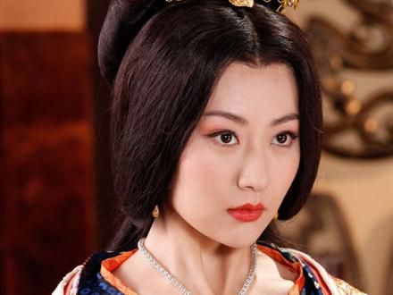 裴元庆力大无穷,竟然在大殿之上把一头狮子驯服 #隋唐演义 #历史剧 @DOU+上热门 @DOU+小助手