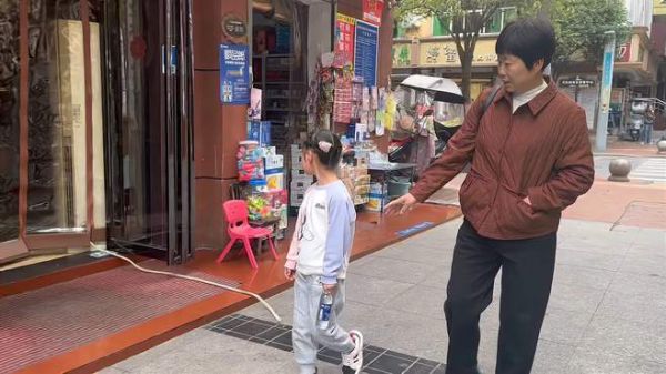 带娃去看演出,没想到路上风景太好看,错过演出时间