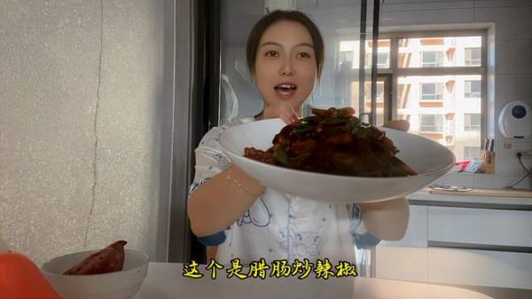 团团给妈妈做顿饭,还要带出去炫耀一番,也是没谁了