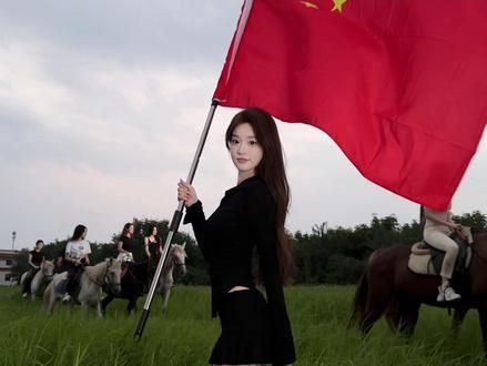 我追随的光 是五星红旗的星光 #我的中国红 #山河之中的中国红