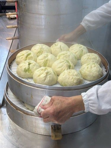 南京的包子已经进化成这样了 半斤一个大肉包️⁉️