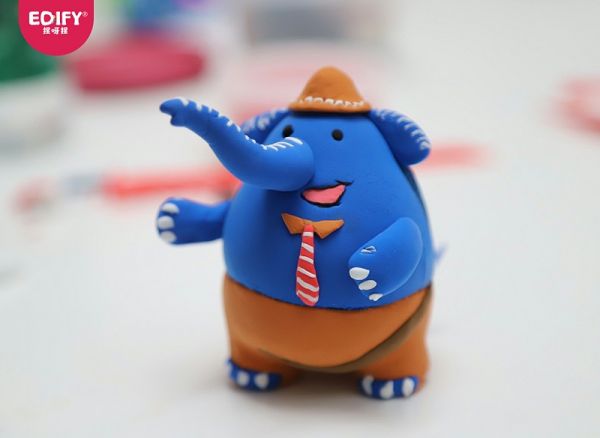 超轻粘土动物作品蓝色小象