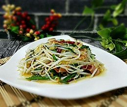 腊肉炒韭芽#舌尖上的春宴#的做法