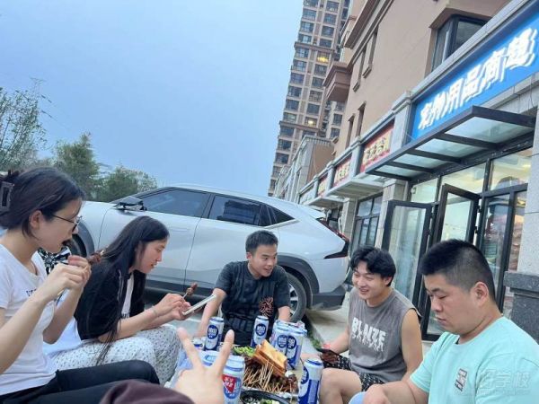 学员聚餐