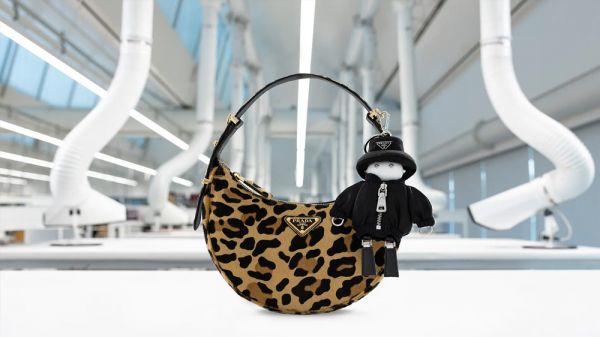 Prada Arqué手袋发售