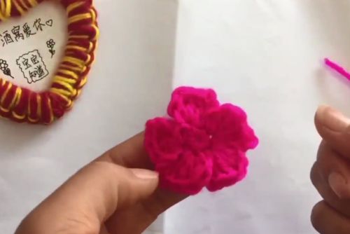 如何手工制作装饰小花朵