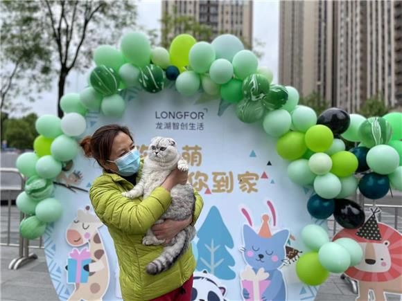 3打招呼的萌宠。熙美社区供图