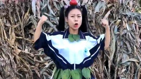 东北农村28岁姑娘,拍搞笑段子走红,农村囧事引共鸣