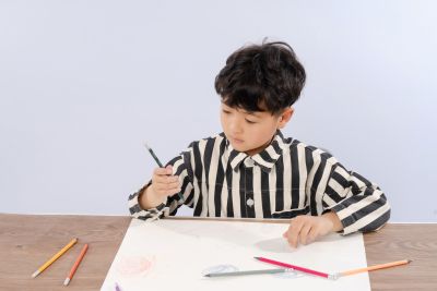 呆萌可爱的小男孩高清图