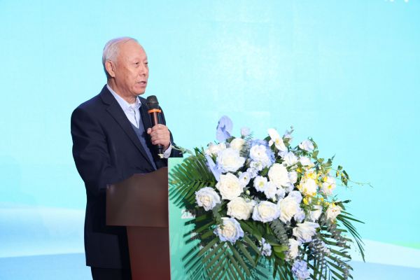中国工程院院士、中国农业大学教授李德发致辞。