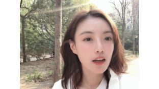 小区里遛狗你猜会发生什么有趣的事