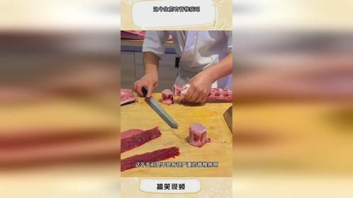 这牛生前有脊椎病吧