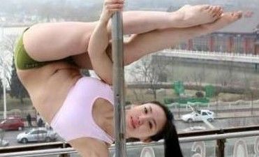 钢管舞国家队添新队员 直击钢管舞高难度动作