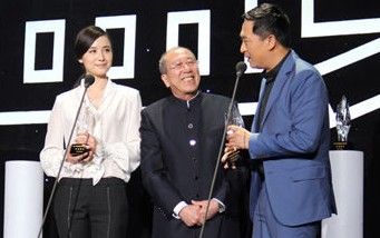 2012十佳男女演员张嘉译宋佳获奖 《悬崖》热播