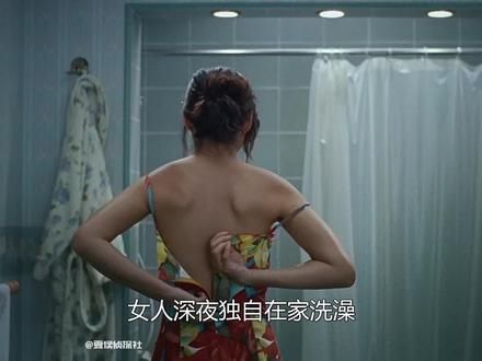 美貌妻子独自在家洗澡，被变态男闯入偷看，当场闹出人命 #影视解说 #悬疑 #犯罪片 #经典港片 #盲女七十二小时
