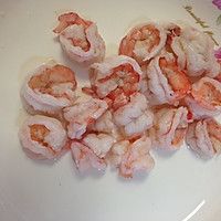 金鱼蛋饺烩虾仁的做法图解4