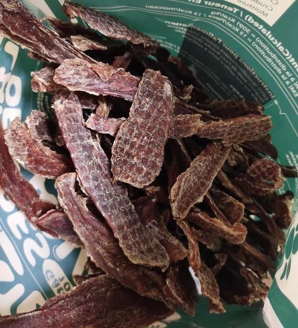 征服拉不拉猪的宠物风干零食，爵宴鸭肉干真的值得吹爆～-有驾