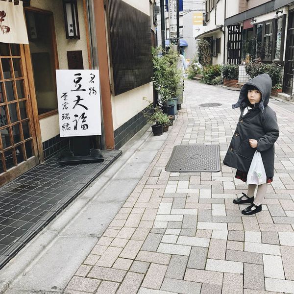 日本纪实家庭生活儿童宠物猫摄影作品集欣赏