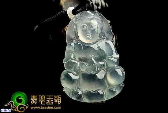 翡翠挂件保养更佳 ：视频与图片全攻略