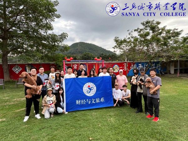 开展校外实践教学活动1.jpg
