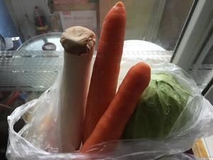 美味狗狗营养餐添加各种营养哦的做法 步骤1