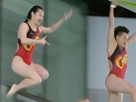 国家队表演花式“炸鱼" ，网友:这是我看过水花最大的一次 #国家游泳队 #陈芋汐全红婵 #跳水炸鱼 #水花消失术