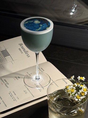 上海酒鬼日记居然喝到了梵高星空酒....