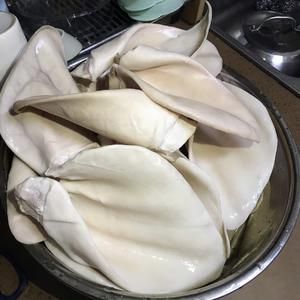 自创原创自制狗狗零食宠物狗零食磨牙棒风干牛耳朵的做法 步骤1