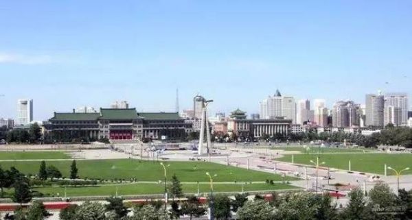 长春，这座美丽的城市，素有“北国春城”的美誉。这里的四季分明，风景如画，吸引了无数游客前来观光旅游。而在这个繁华的城市中，有一个地方特别受到了动物爱好者们的喜爱，那就是长春萌宠乐园。