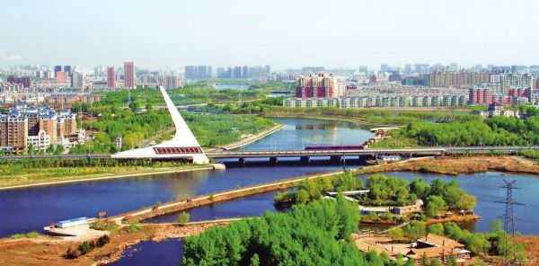 长春，这座美丽的城市，素有“北国春城”的美誉。这里的四季分明，风景如画，吸引了无数游客前来观光旅游。而在这个繁华的城市中，有一个地方特别受到了动物爱好者们的喜爱，那就是长春萌宠乐园。