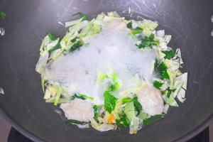 狗狗菜谱：芹菜鸡肉汤的做法 步骤3