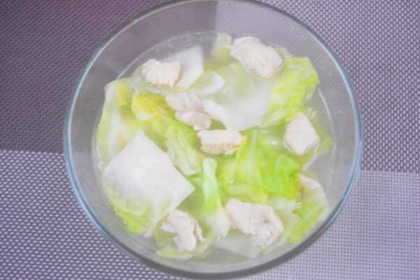 狗狗菜谱:水煮鸡胸肉的做法