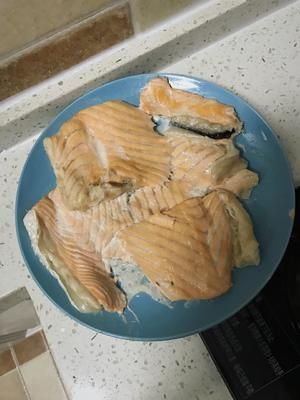三文鱼牛肉鸡肉自制狗粮的做法 步骤2