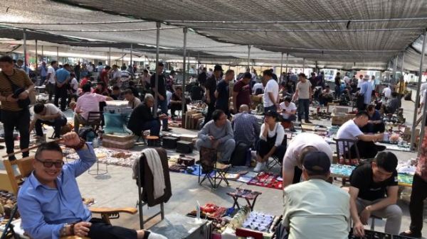 这个古玩跳蚤市场全国知名,要啥有啥,没有的可以给你现做
