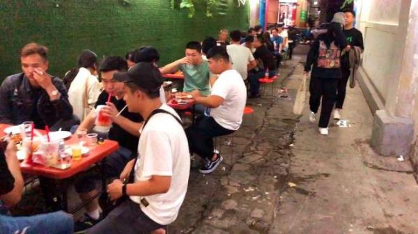 郑州二七区这家夜市认第二,没人敢认第一,火爆程度令人咋舌