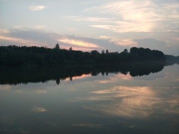 河流晚霞小船美景