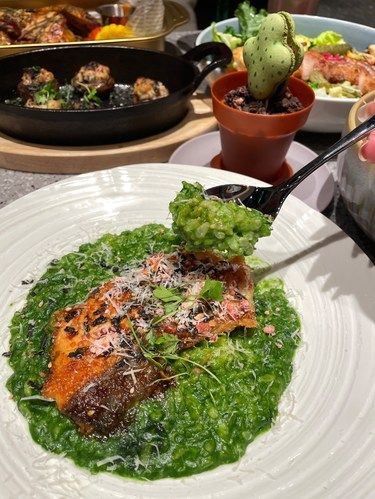 圣诞节聚餐就锁si在这里啦 店门口就已经很有圣诞七夕啦 周