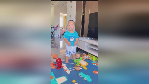 板子：这小子可真粘牙