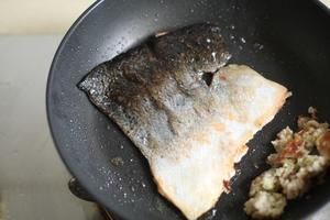三文鱼皮肉卷（宠物食谱）的做法 步骤2