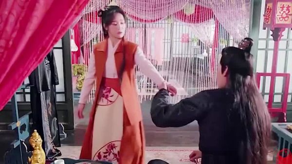 王妃被赶出府，却遭京城首富表白，王爷要绿了吗？