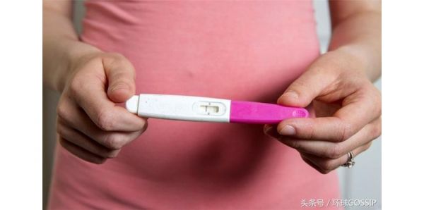 在宠物蛇反常行为的提醒下，英国妹纸发现自己怀孕了