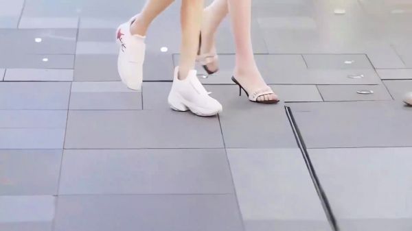 高挑美女，颜值高走到哪都是焦点，是你喜欢的类型吗