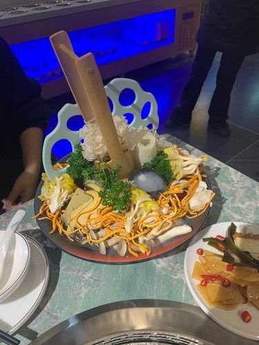 鲜牛肉火锅、好吃。终于有包房可以吃饭啦