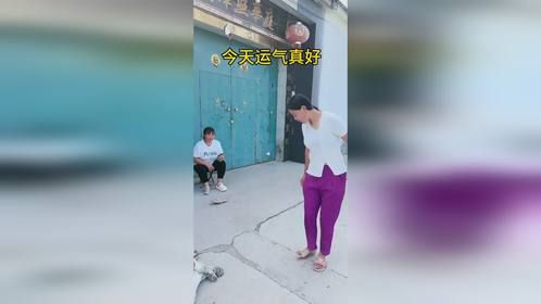 今天运气真好用一双旧鞋换了一双新鞋。